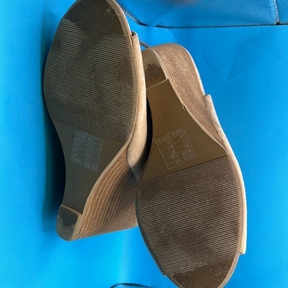Women's Forever 21 Beige Wedge Tie-Back Faux Suede Shoes - Size 6.5 - Picture 7 of 8